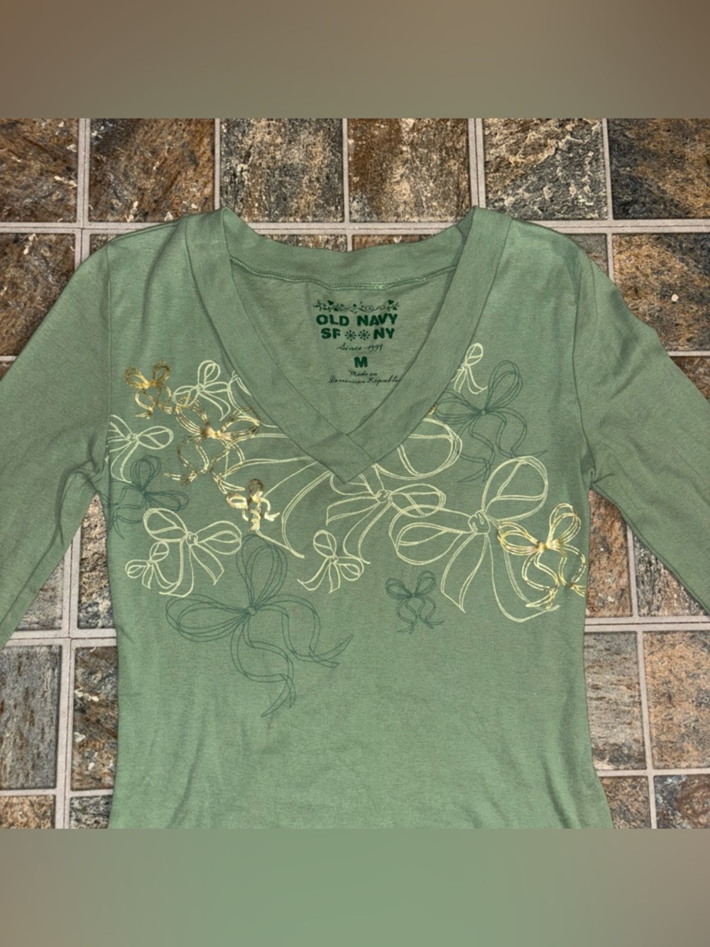 Old Navy Green V-Neck Bow Detailed Tee with Metallic Accents